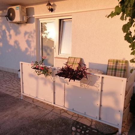 Guest House Pamela Senj  Buitenkant foto