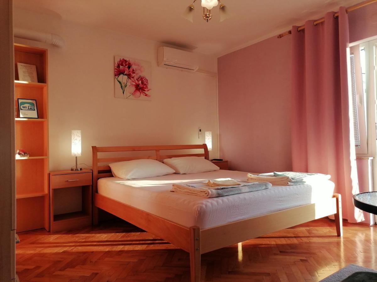Guest House Pamela Senj  Buitenkant foto