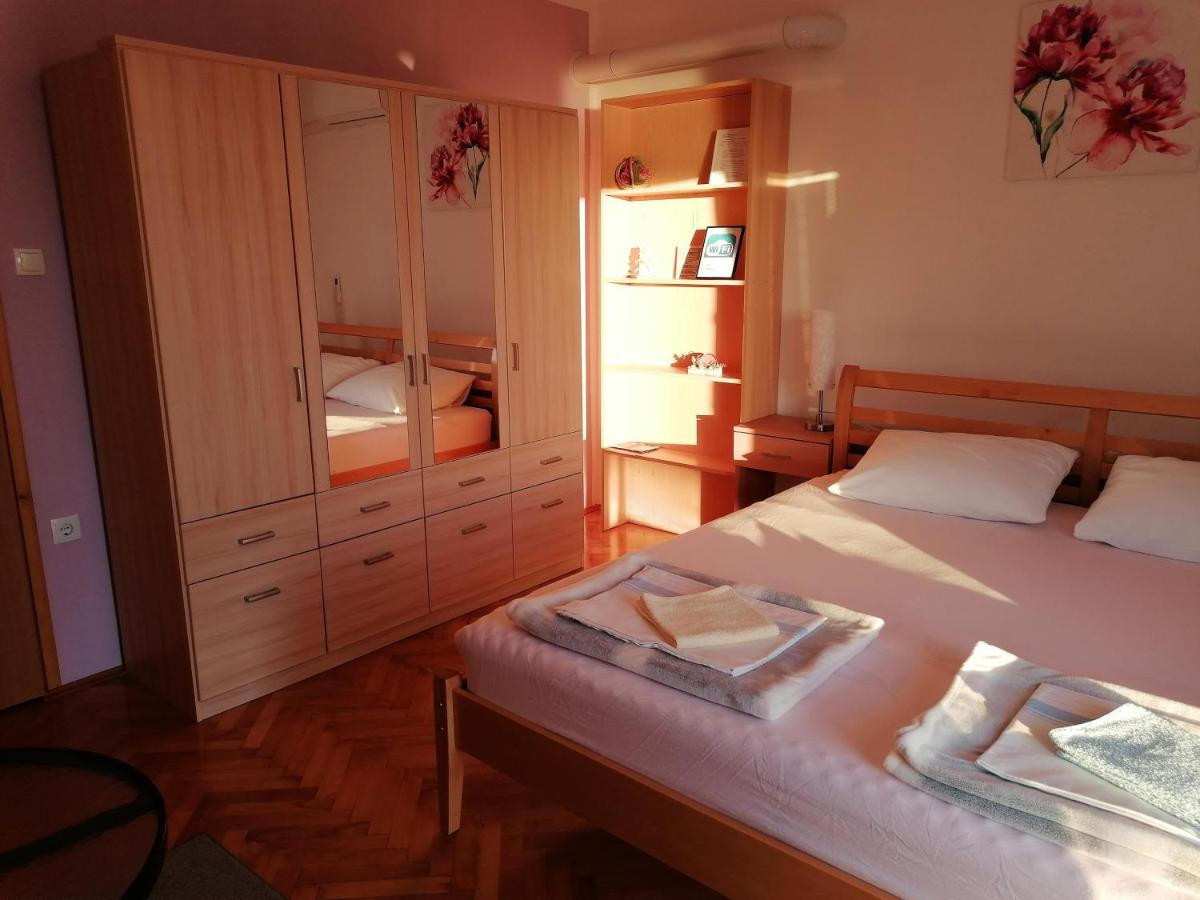 Guest House Pamela Senj  Buitenkant foto