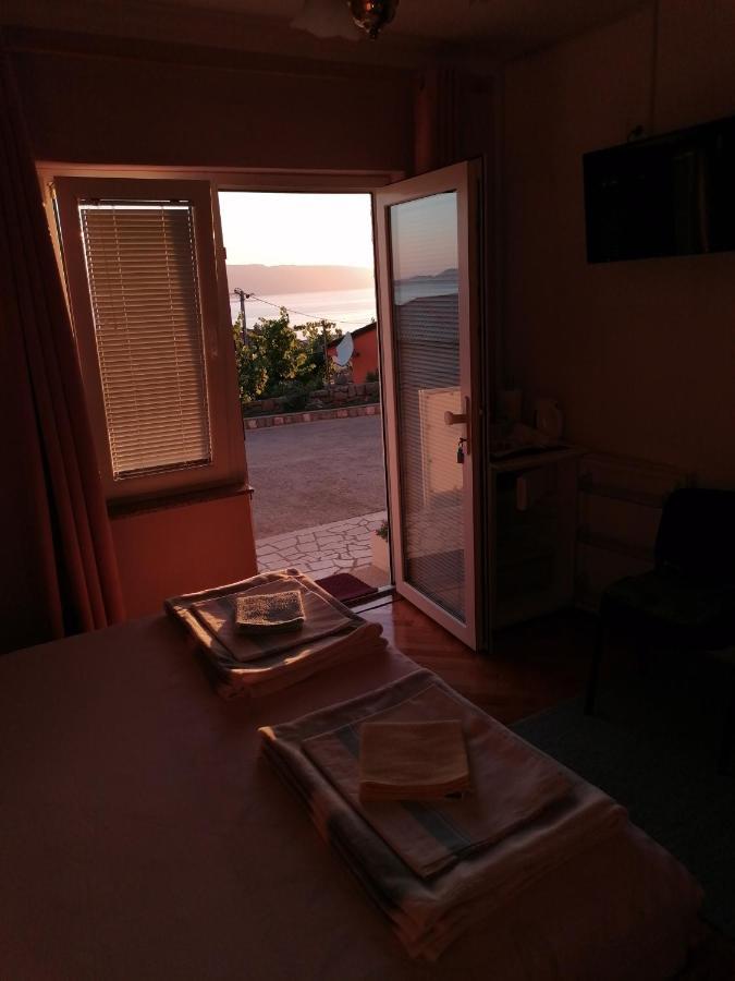 Guest House Pamela Senj  Buitenkant foto