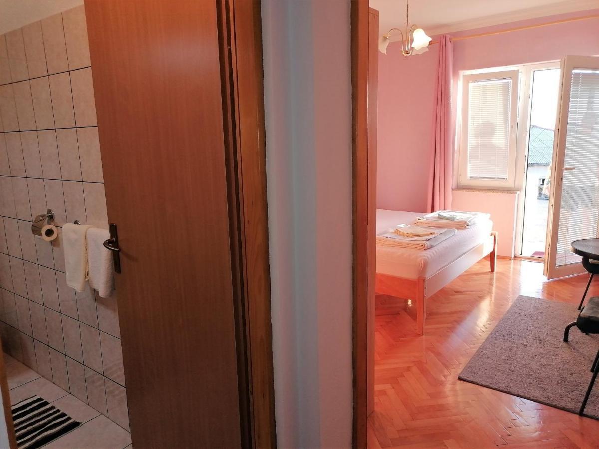 Guest House Pamela Senj  Buitenkant foto