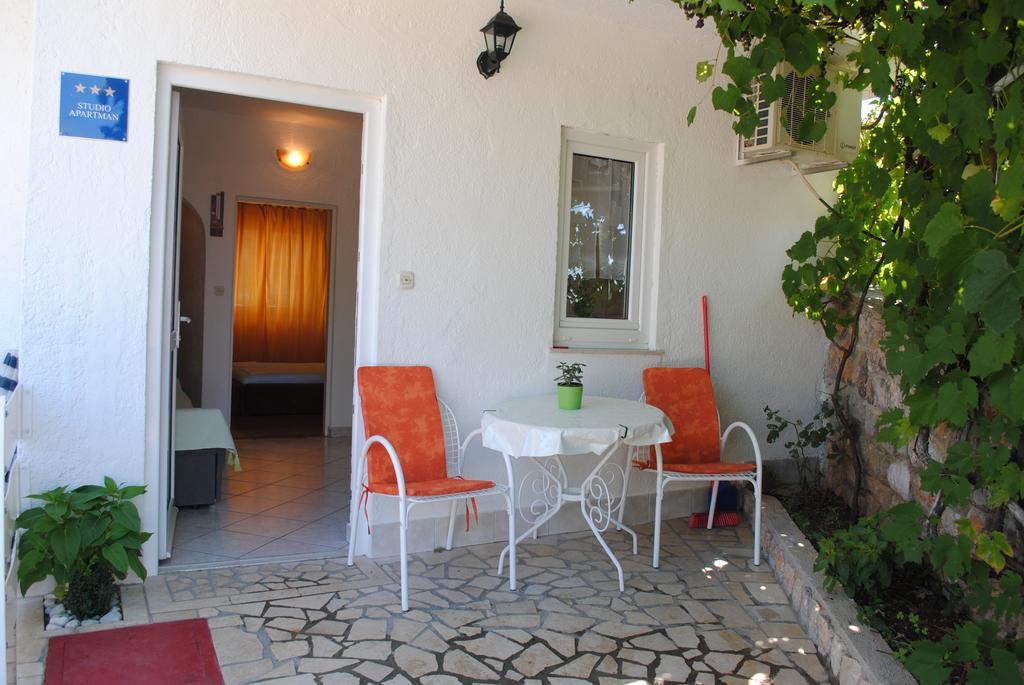 Guest House Pamela Senj  Buitenkant foto